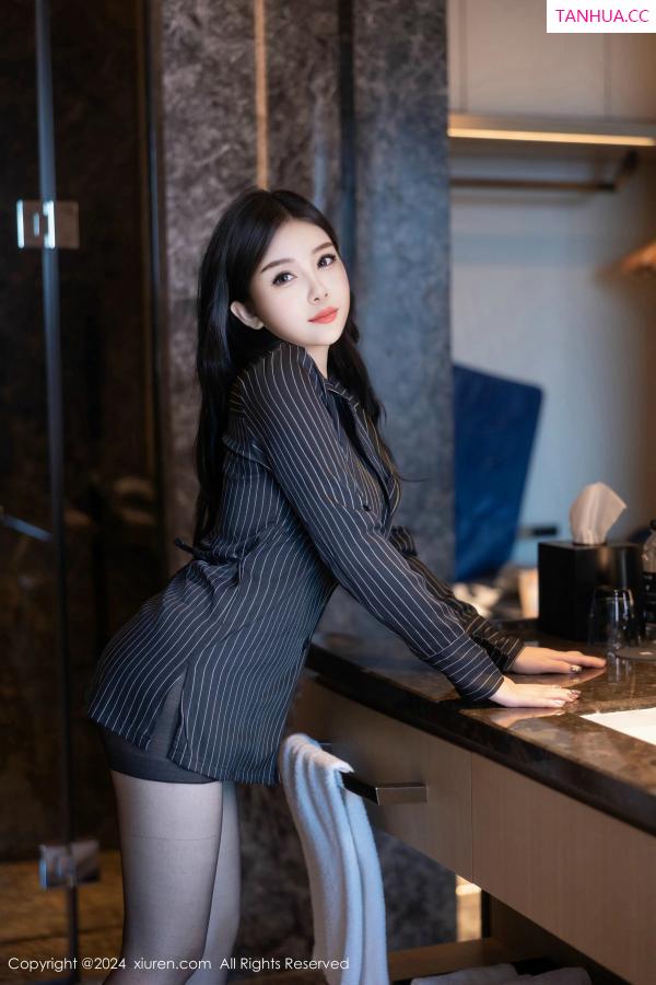 [XiuRen]高清写真图 2024.11.07 No.9410 白洁Bessie 黑丝美腿